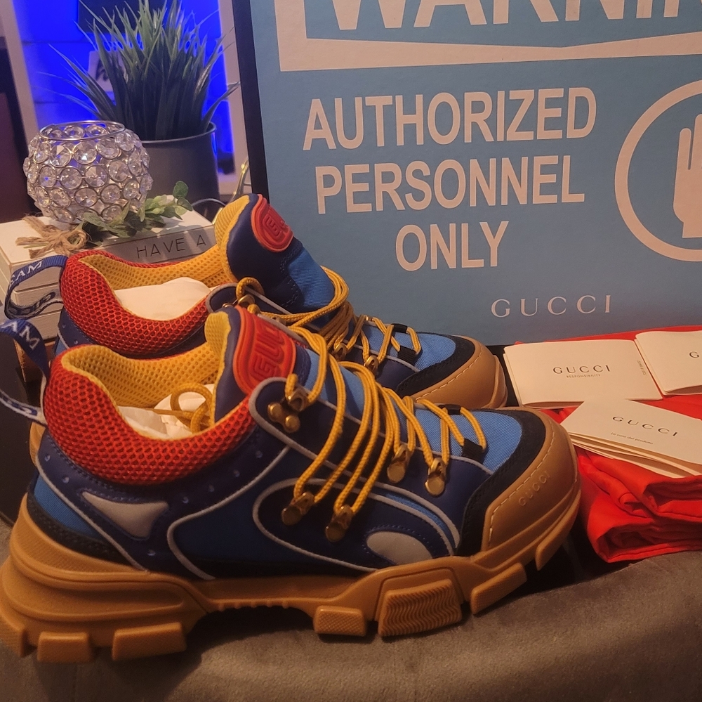 SOLD Gucci Flashtrek